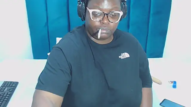 Živá chatovací místnost YOURFUCKEDUPMOM