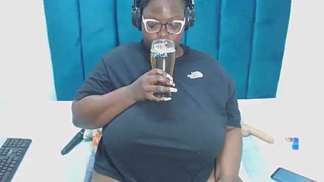 YOURFUCKEDUPMOM – live chatrum