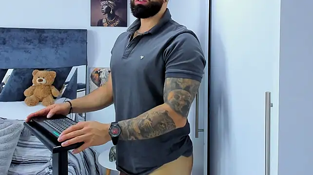 Show modela Zack_Froone na web-kameri