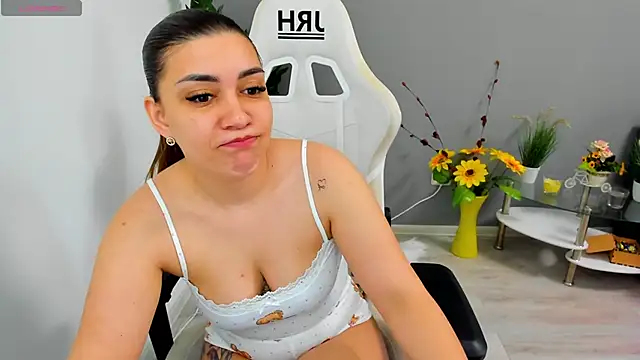 EveEvian's Live Chat Room
