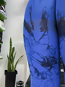 kim_monti Adlı Modelin Canlı Sohbet Odası
