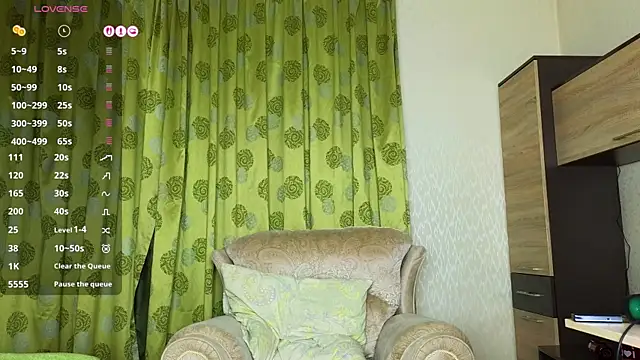 Cowell_Adelina Live Chatraum