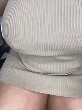 Pokój czatu na żywo – CARAMELGODDESSX23