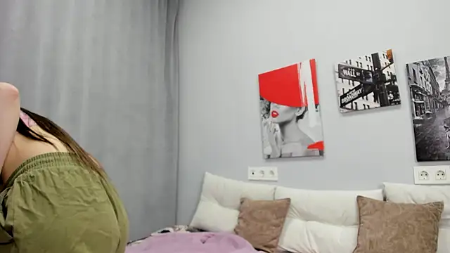 Tiny_JuJu Adlı Modelin Canlı Sohbet Odası