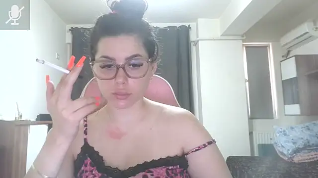 LovelyJulliette Adlı Modelin Canlı Sohbet Odası
