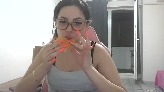LovelyJulliette's Live Chat Room
