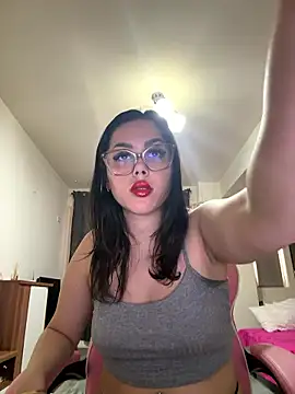 LovelyJulliette Adlı Modelin Canlı Sohbet Odası