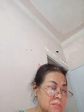 Hotestlove Adlı Modelin Canlı Sohbet Odası