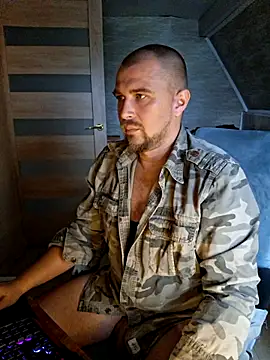 Foxyshaved – Naživo chatovacia miestnosť