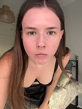 Seks show uživo modela MadCat97 na kameri