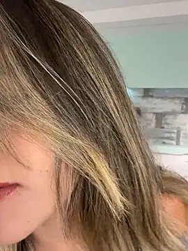 Sala de chat en directo de Emilia_Bakerr