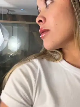 ห้องแชทสดของ Emilia_Bakerr