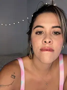 Phòng Chat Trực Tiếp Emilia_Bakerr