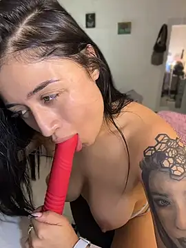 lucianaroy – Naživo chatovacia miestnosť