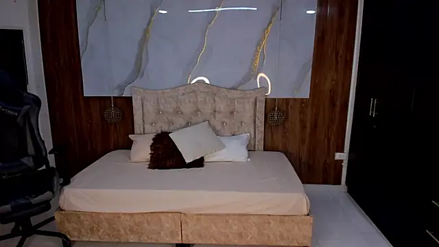 lia_16 Adlı Modelin Canlı Sohbet Odası