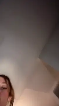 חדר צ'אט בשידור חי של Holli_woul