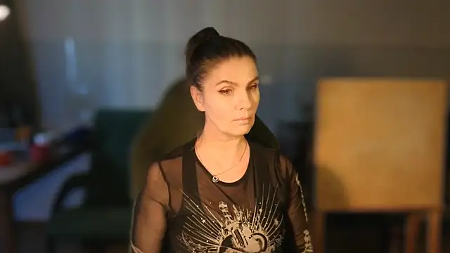 NoNudeElie чат на живо