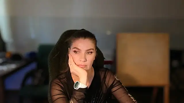 Онлайн чат NoNudeElie