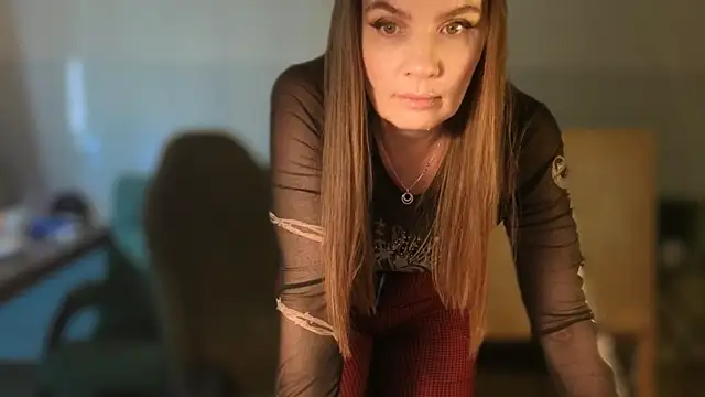 NoNudeElie Live chatroom