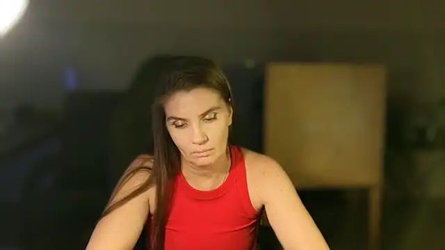 NoNudeElie Adlı Modelin Canlı Sohbet Odası