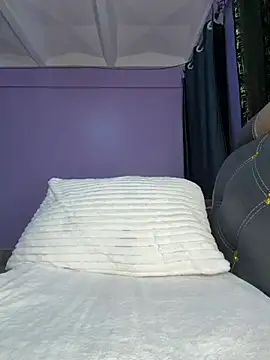 Reny_ Adlı Modelin Canlı Sohbet Odası