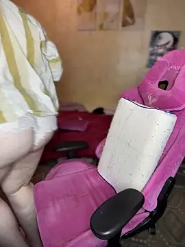 DenisHailey Adlı Modelin Canlı Sohbet Odası