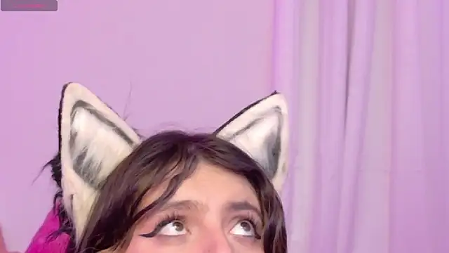 Sachi_Meow Adlı Modelin Canlı Sohbet Odası