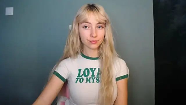 LuciaYoung Live Chatraum