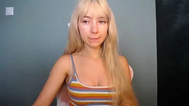 LuciaYoungのライブチャットルーム