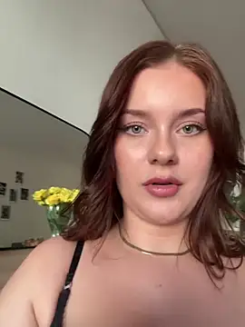 MaribelRiver Adlı Modelin Canlı Sohbet Odası