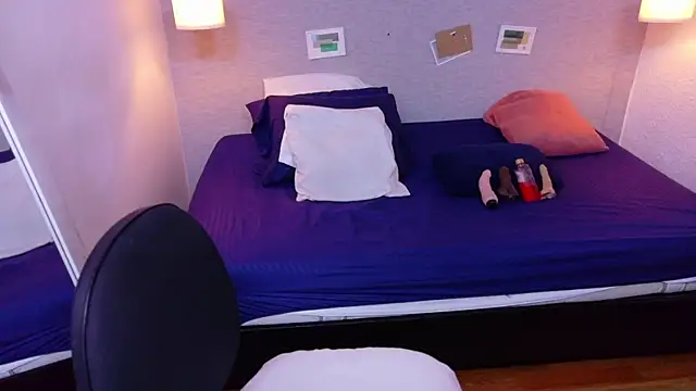 kiara_evanss: δωμάτιο απευθείας συνομιλίας