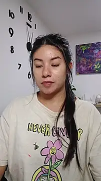 tara20_ Adlı Modelin Canlı Sohbet Odası
