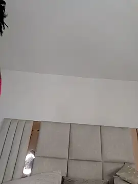 חדר צ'אט בשידור חי של Breisy_bigboobs
