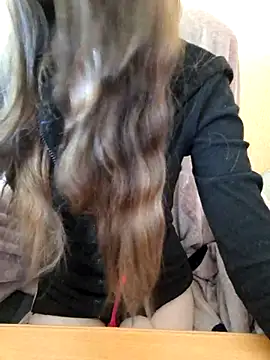 Elza_kom Adlı Modelin Canlı Sohbet Odası