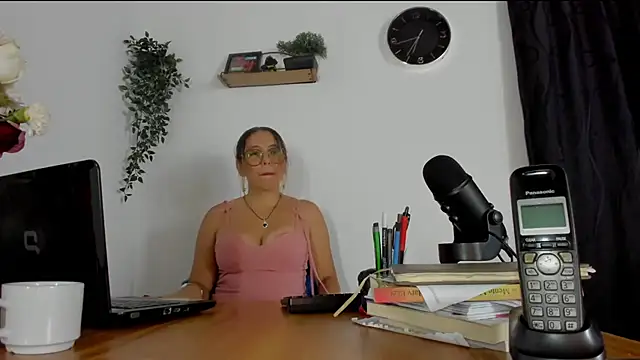 غرفة دردشة isa_loves_cum المباشرة
