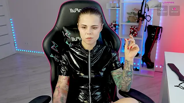 QueenAliceX Adlı Modelin Canlı Sohbet Odası