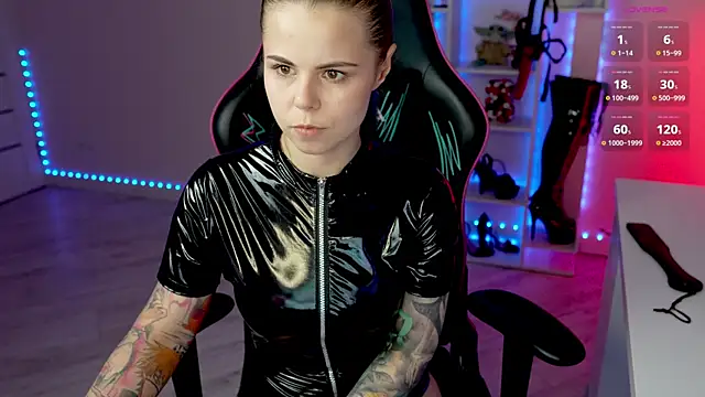 QueenAliceX Adlı Modelin Canlı Sohbet Odası