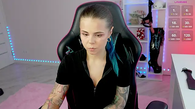 חדר צ'אט בשידור חי של QueenAliceX