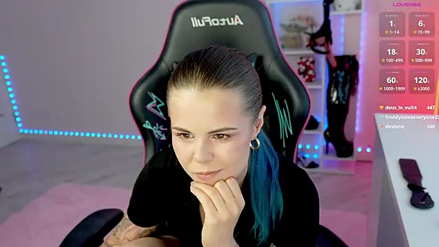 QueenAliceX Adlı Modelin Canlı Sohbet Odası