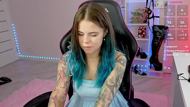 QueenAliceX's Live Chat Room