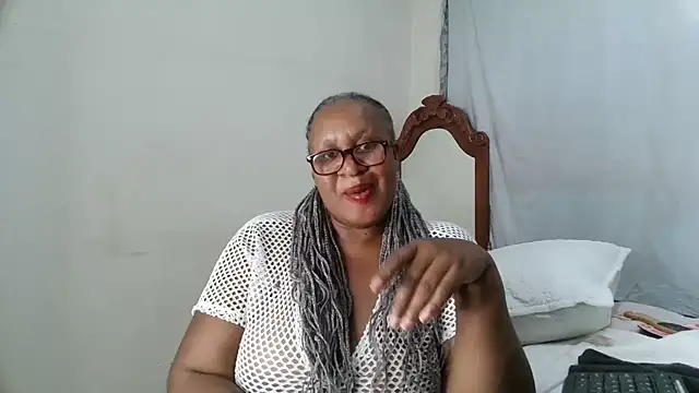 queenofrainxx Adlı Modelin Canlı Sohbet Odası
