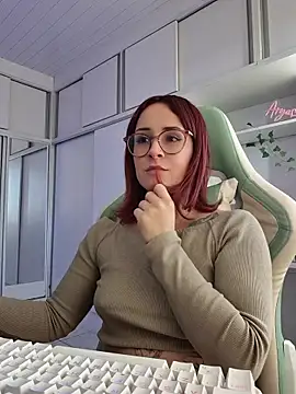 Ahrya_ Adlı Modelin Canlı Sohbet Odası