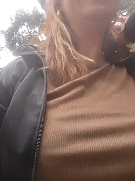 Pokój czatu na żywo – scarlett_moore