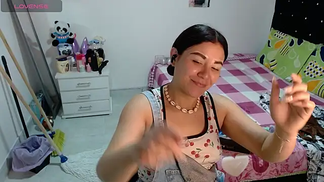  Živá chatovací místnost soniafuckboobs