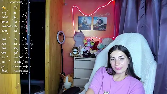 Fiery_Brunette_'s Live Chat Room