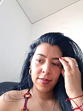 Luianna's Live Chat Room