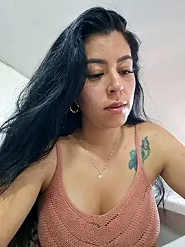 חדר צ'אט בשידור חי של Luianna