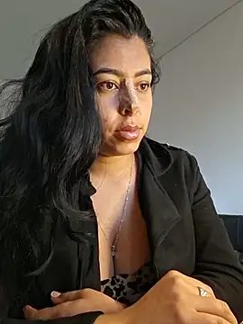 غرفة دردشة Luianna المباشرة