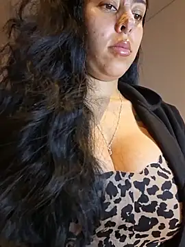 Luianna Adlı Modelin Canlı Sohbet Odası