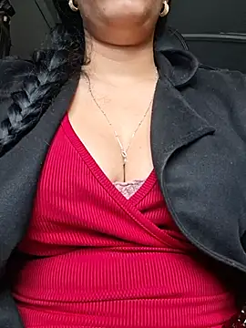 غرفة دردشة Luianna المباشرة